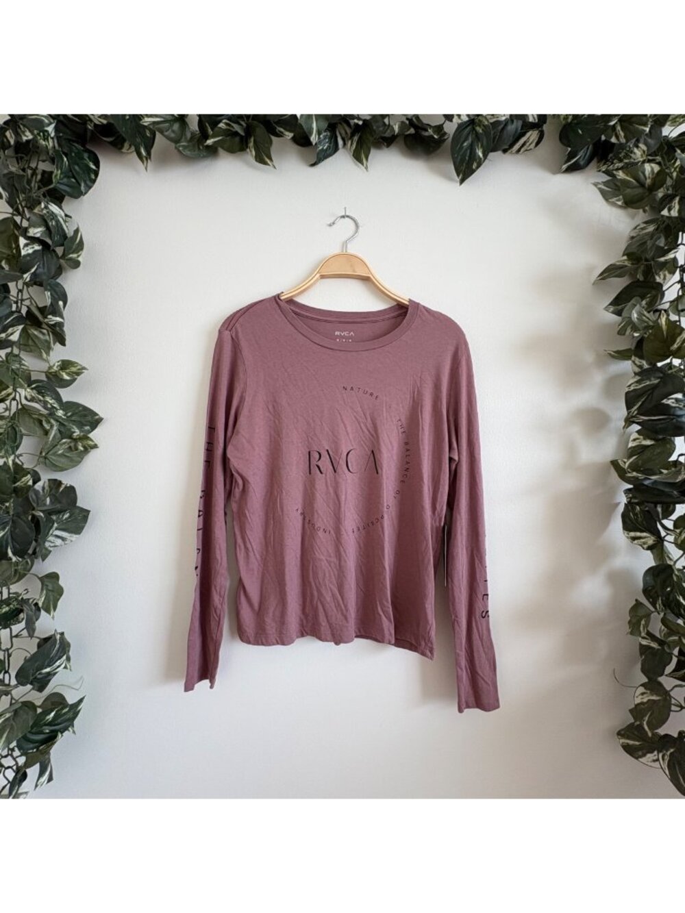RVCA Logo Graphic Scoop Neck Long Sleeve Shirt Mauve Pink NWT Women’s Sz M